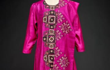 Bright pink embroidered outfit in three parts - a long-sleeved tunic, trousers and scarf