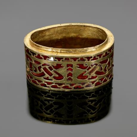 Small oval gold collar from the handle of a seax, set with garnet stones