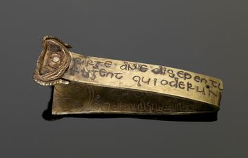 Flat strip of gold with writing in Latin on both sides