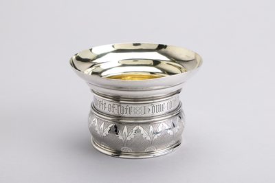 Silver sugar bowl with decorative pattern near the base.