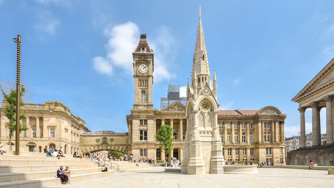 Museum in Chamberlain square with Chamberlain memorial.