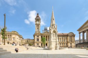 Museum in Chamberlain square with Chamberlain memorial.