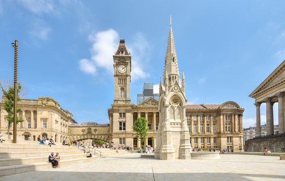 Museum in Chamberlain square with Chamberlain memorial.