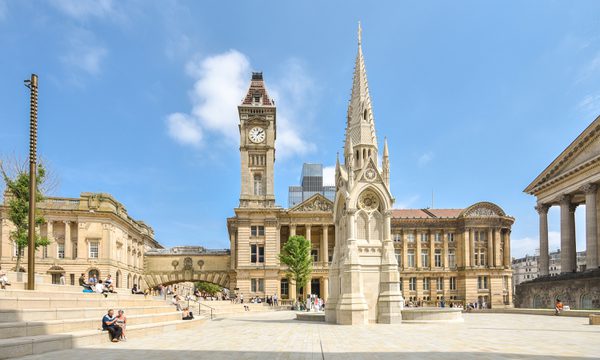 Museum in Chamberlain square with Chamberlain memorial.