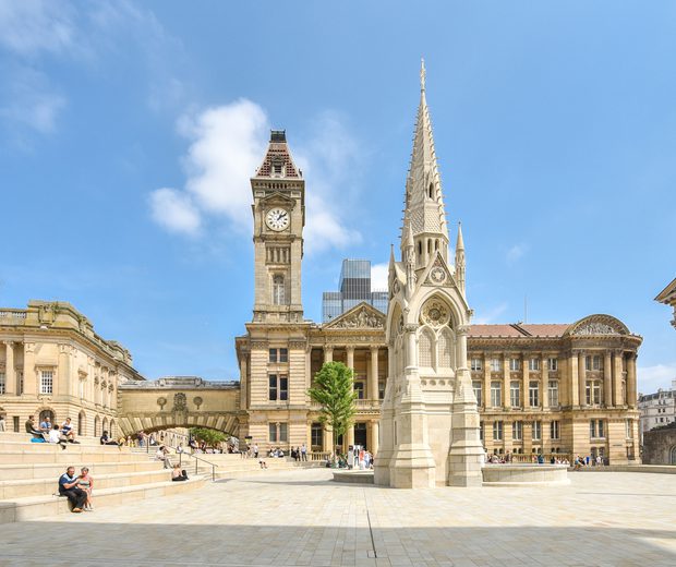 Museum in Chamberlain square with Chamberlain memorial.