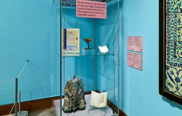 A display case of objects on display.