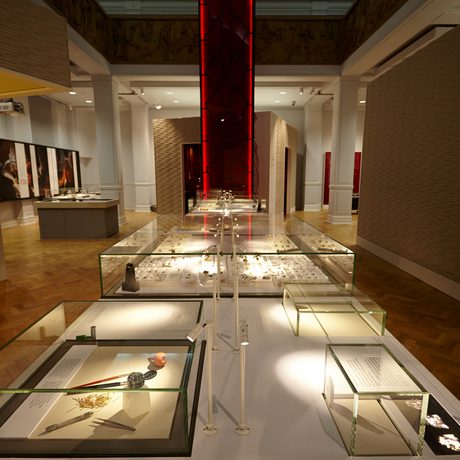 A selection of display cases containing small hoard objects in the centre of the gallery.