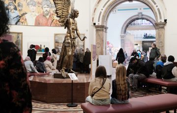 Lots of visitors in the Round Room.