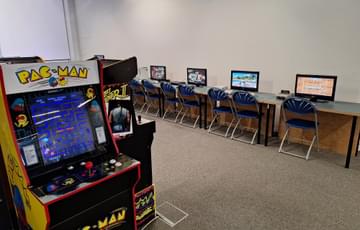 Games including PacMac in Gamesworld.