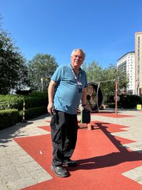 A staff member wearing a pink lanyard is standing in the Science Garden.